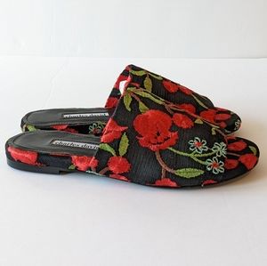 Charles David Black and Red Rose Floral Embroidered Slide Slippers Womens 7.5